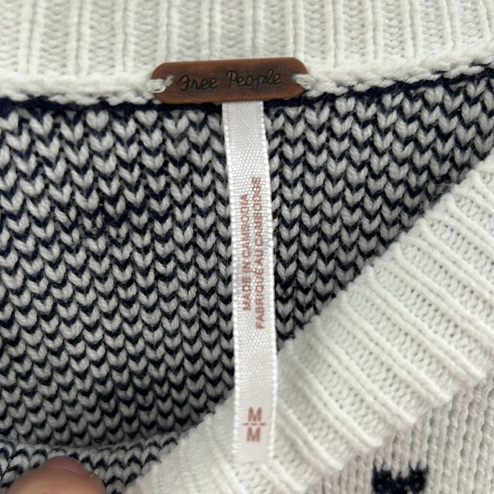 Free People Pattern Easy Street Crop Sweater - White Navy Combo - M - NWT - Picture 4 of 7